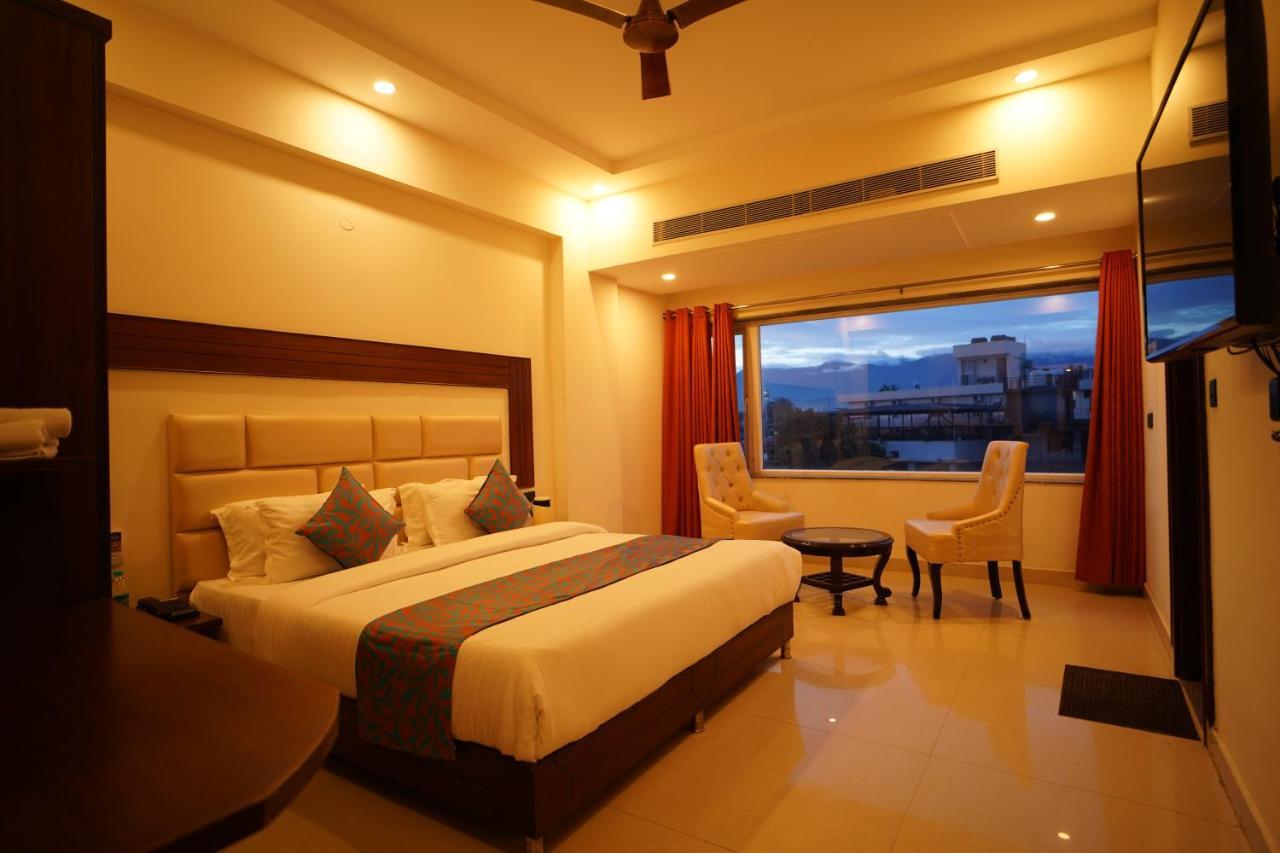 Hotel Doon'S Pride Dehradun Eksteriør billede