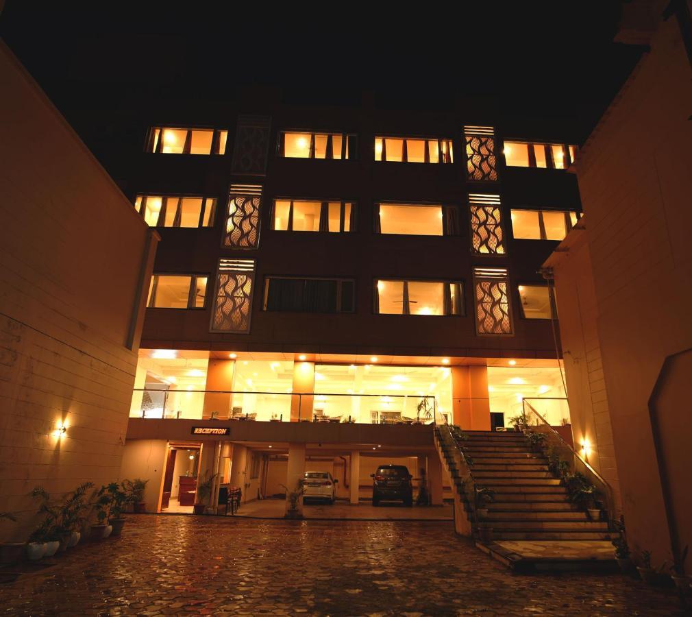 Hotel Doon'S Pride Dehradun Eksteriør billede