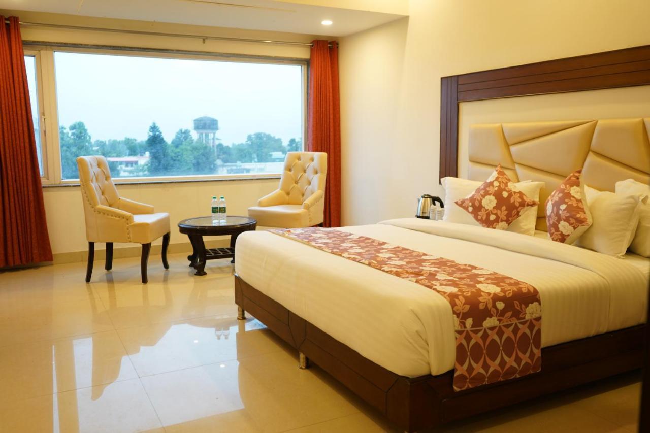 Hotel Doon'S Pride Dehradun Eksteriør billede